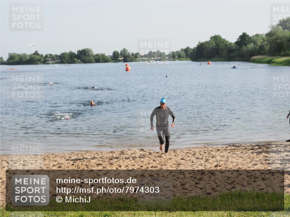 21.06.2025 - 27. Vierlanden-Triathlon MichiJ http://msf.ph/oto/7974303 15.06.2026 08:39:32 Schwimmen 168 meine-sportfotos.de