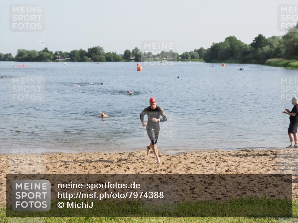 21.06.2025 - 27. Vierlanden-Triathlon MichiJ http://msf.ph/oto/7974388 15.06.2026 08:39:43 Schwimmen 59 meine-sportfotos.de