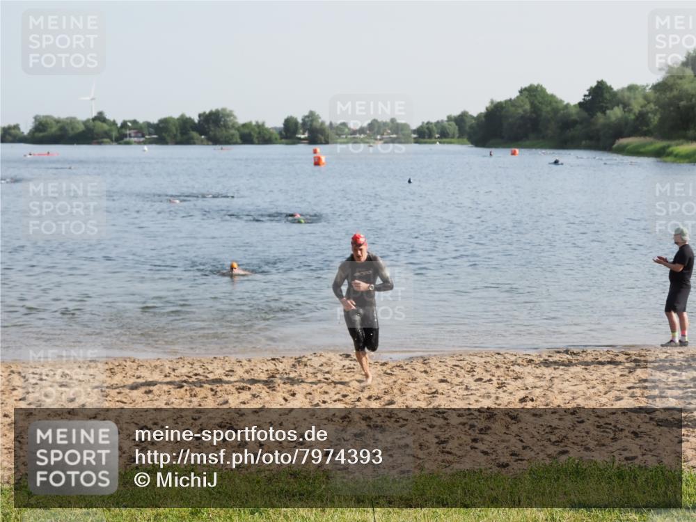 21.06.2025 - 27. Vierlanden-Triathlon MichiJ http://msf.ph/oto/7974393 15.06.2026 08:39:43 Schwimmen 59 meine-sportfotos.de