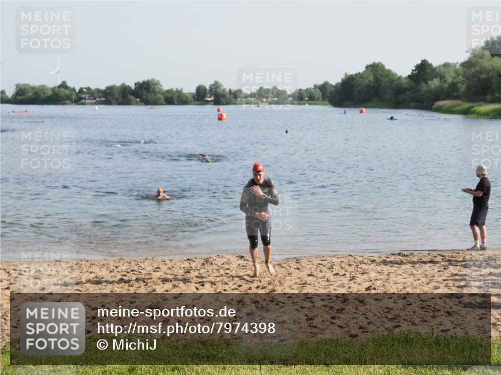 21.06.2025 - 27. Vierlanden-Triathlon MichiJ http://msf.ph/oto/7974398 15.06.2026 08:39:43 Schwimmen 59 meine-sportfotos.de