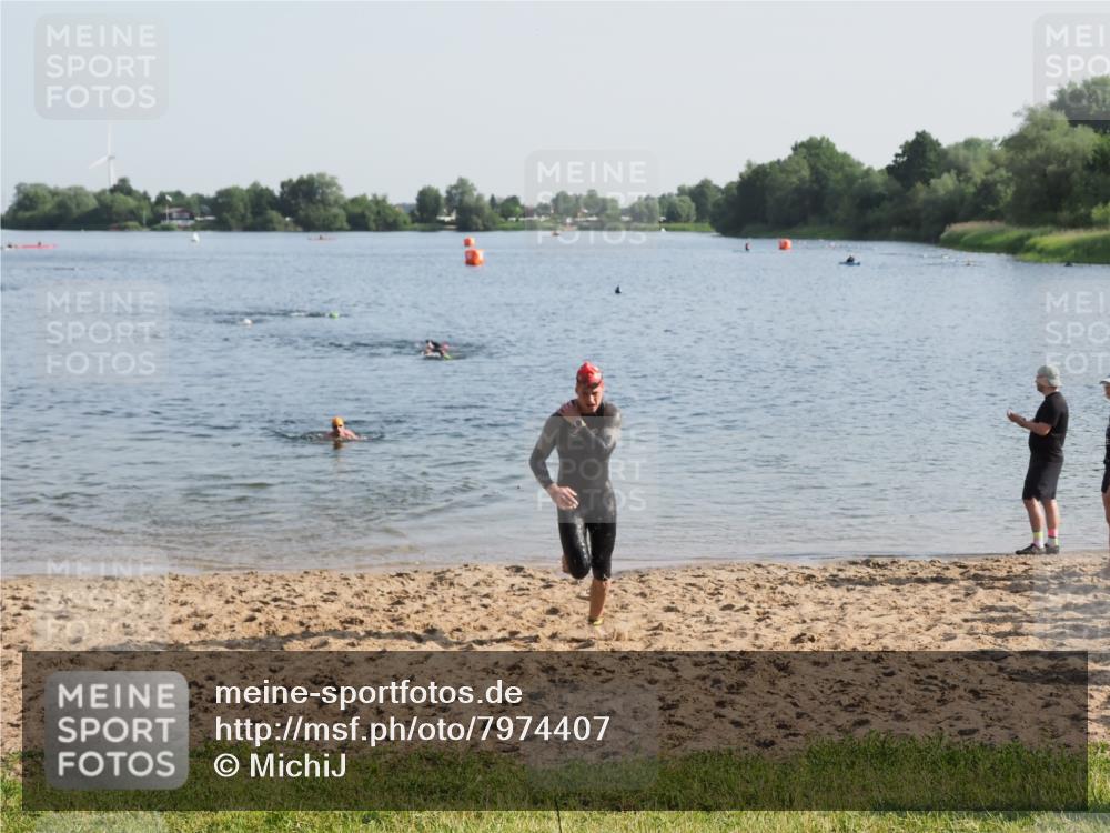 21.06.2025 - 27. Vierlanden-Triathlon MichiJ http://msf.ph/oto/7974407 15.06.2026 08:39:43 Schwimmen 59 meine-sportfotos.de