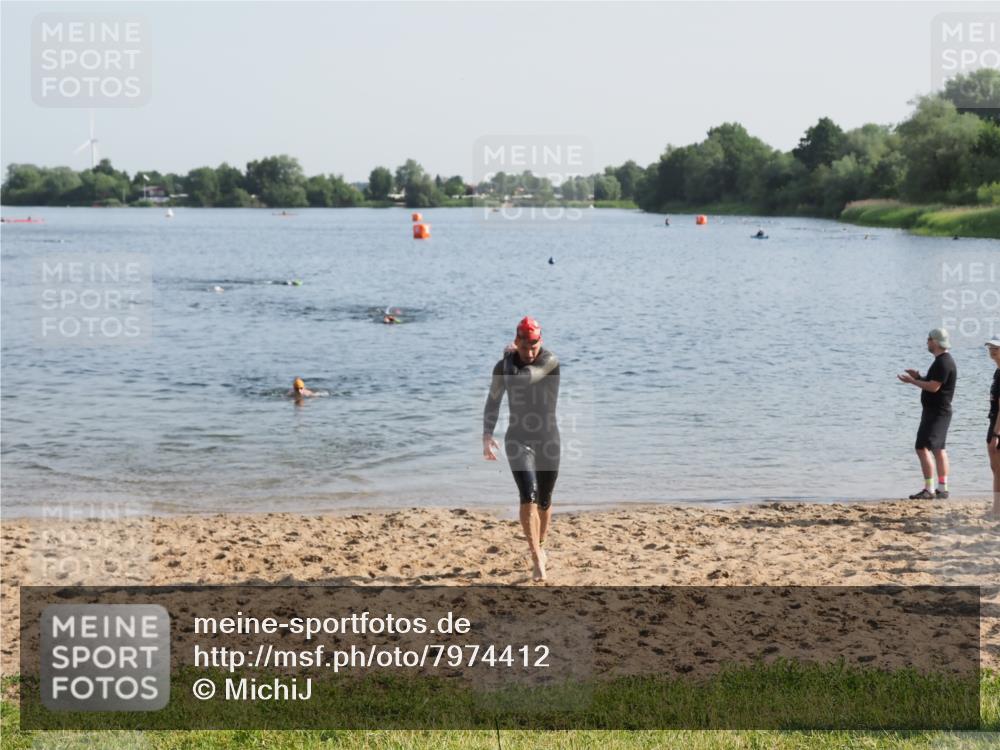 21.06.2025 - 27. Vierlanden-Triathlon MichiJ http://msf.ph/oto/7974412 15.06.2026 08:39:43 Schwimmen 59 meine-sportfotos.de