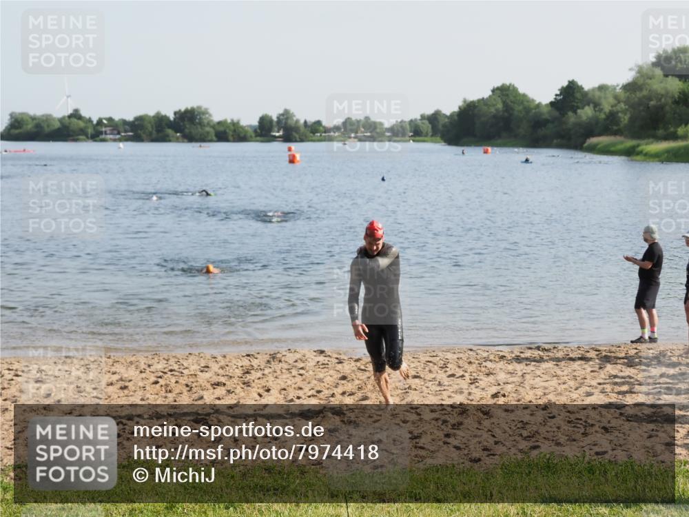 21.06.2025 - 27. Vierlanden-Triathlon MichiJ http://msf.ph/oto/7974418 15.06.2026 08:39:43 Schwimmen 59 meine-sportfotos.de