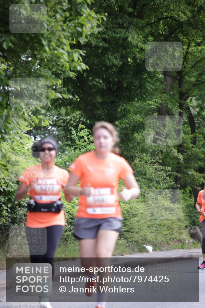 15.06.2025 - REWE Women's Run Jannik Wohlers http://msf.ph/oto/7974425 15.06.2025 10:09:12 Laufen 5277 meine-sportfotos.de