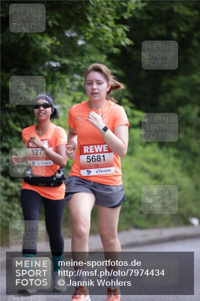 15.06.2025 - REWE Women's Run Jannik Wohlers http://msf.ph/oto/7974434 15.06.2025 10:09:13 Laufen 527, 5681 meine-sportfotos.de