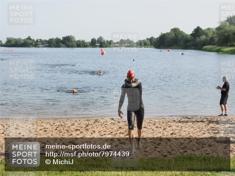 21.06.2025 - 27. Vierlanden-Triathlon MichiJ http://msf.ph/oto/7974439 15.06.2026 08:39:44 Schwimmen 59 meine-sportfotos.de
