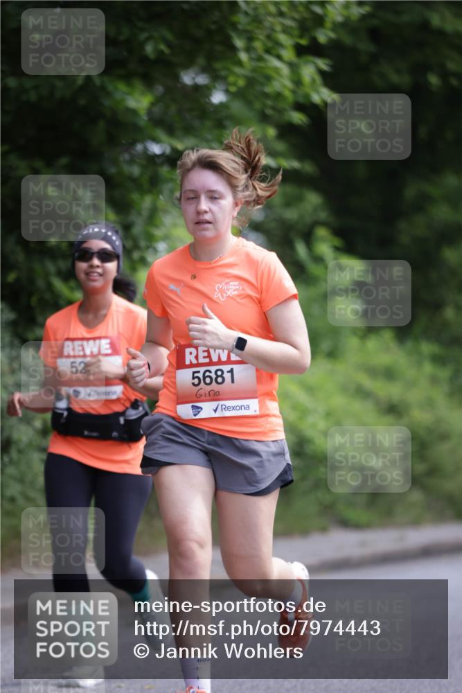 15.06.2025 - REWE Women's Run Jannik Wohlers http://msf.ph/oto/7974443 15.06.2025 10:09:13 Laufen 52, 5681 meine-sportfotos.de