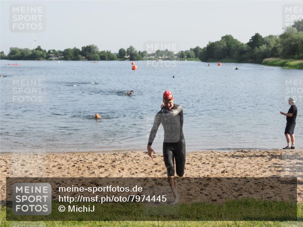 21.06.2025 - 27. Vierlanden-Triathlon MichiJ http://msf.ph/oto/7974445 15.06.2026 08:39:44 Schwimmen 59 meine-sportfotos.de