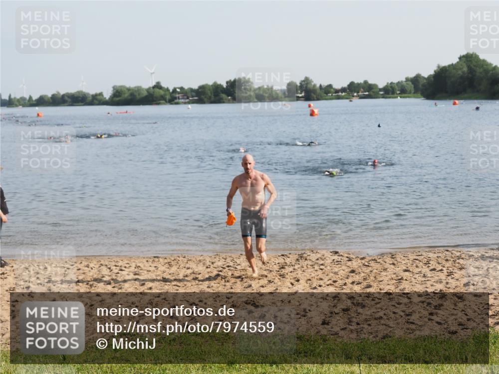 21.06.2025 - 27. Vierlanden-Triathlon MichiJ http://msf.ph/oto/7974559 15.06.2026 08:39:55 Schwimmen 3 meine-sportfotos.de