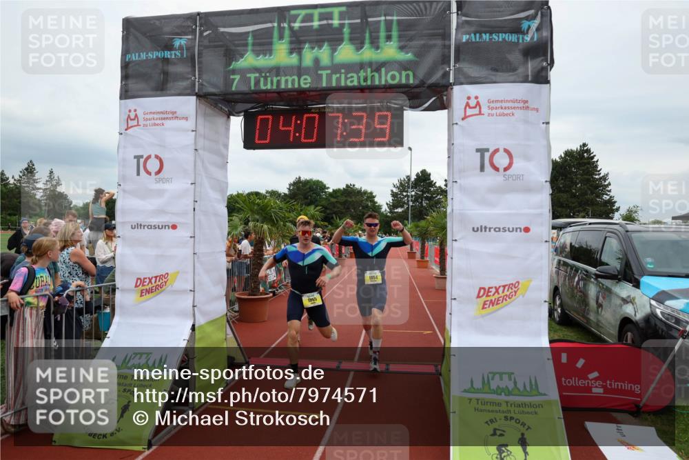 15.06.2025 - 7 Türme Triathlon Michael Strokosch http://msf.ph/oto/7974571 15.06.2025 14:07:39 Ziel 927, 1054, 1055, 1091, 1197 meine-sportfotos.de