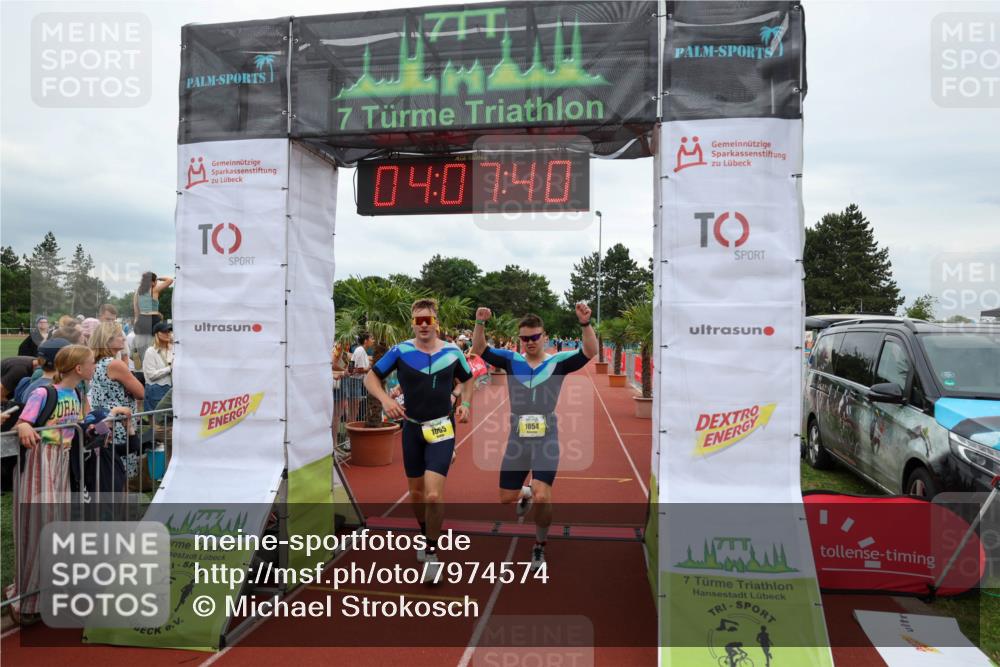 15.06.2025 - 7 Türme Triathlon Michael Strokosch http://msf.ph/oto/7974574 15.06.2025 14:07:39 Ziel 927, 1054, 1055, 1091, 1197 meine-sportfotos.de
