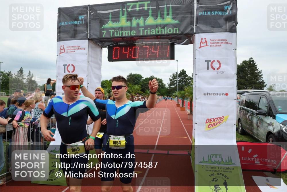 15.06.2025 - 7 Türme Triathlon Michael Strokosch http://msf.ph/oto/7974587 15.06.2025 14:07:40 Ziel 927, 1054, 1055, 1091, 1197 meine-sportfotos.de