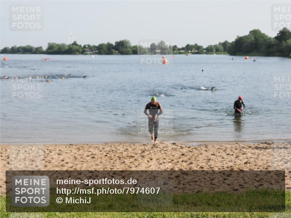 21.06.2025 - 27. Vierlanden-Triathlon MichiJ http://msf.ph/oto/7974607 15.06.2026 08:40:12 Schwimmen 67, 82 meine-sportfotos.de
