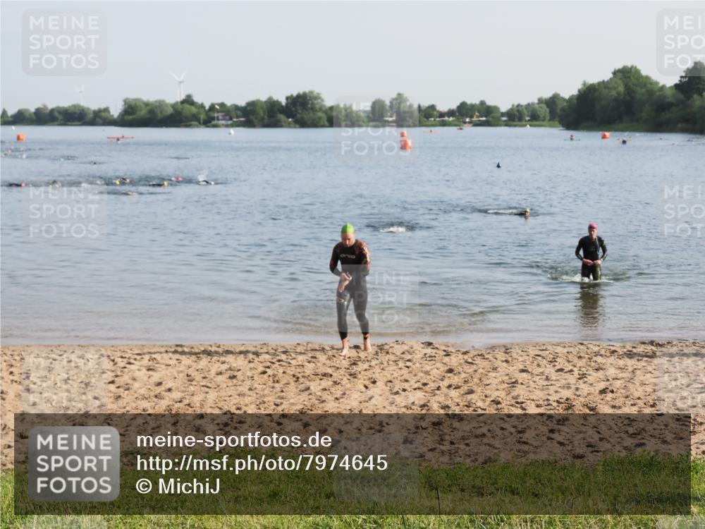 21.06.2025 - 27. Vierlanden-Triathlon MichiJ http://msf.ph/oto/7974645 15.06.2026 08:40:13 Schwimmen 67, 82 meine-sportfotos.de