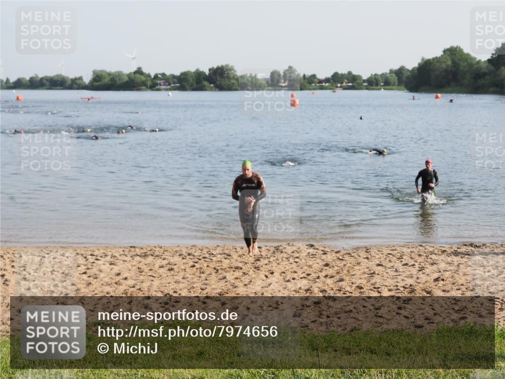 21.06.2025 - 27. Vierlanden-Triathlon MichiJ http://msf.ph/oto/7974656 15.06.2026 08:40:13 Schwimmen 67, 82 meine-sportfotos.de