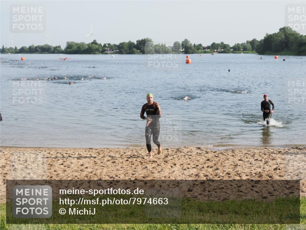 21.06.2025 - 27. Vierlanden-Triathlon MichiJ http://msf.ph/oto/7974663 15.06.2026 08:40:14 Schwimmen 67, 82 meine-sportfotos.de