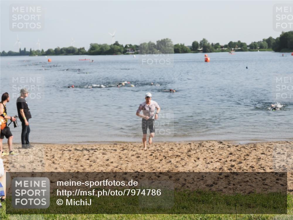 21.06.2025 - 27. Vierlanden-Triathlon MichiJ http://msf.ph/oto/7974786 15.06.2026 08:40:31 Schwimmen 7 meine-sportfotos.de