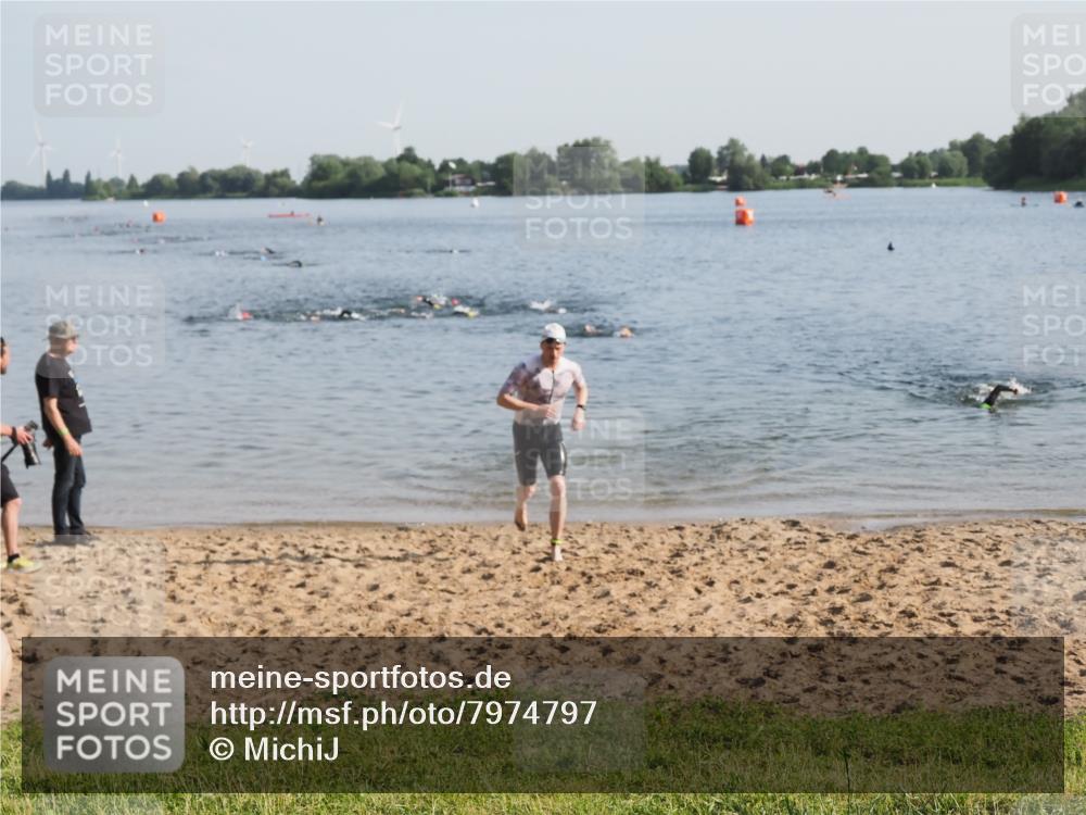 21.06.2025 - 27. Vierlanden-Triathlon MichiJ http://msf.ph/oto/7974797 15.06.2026 08:40:31 Schwimmen 7 meine-sportfotos.de