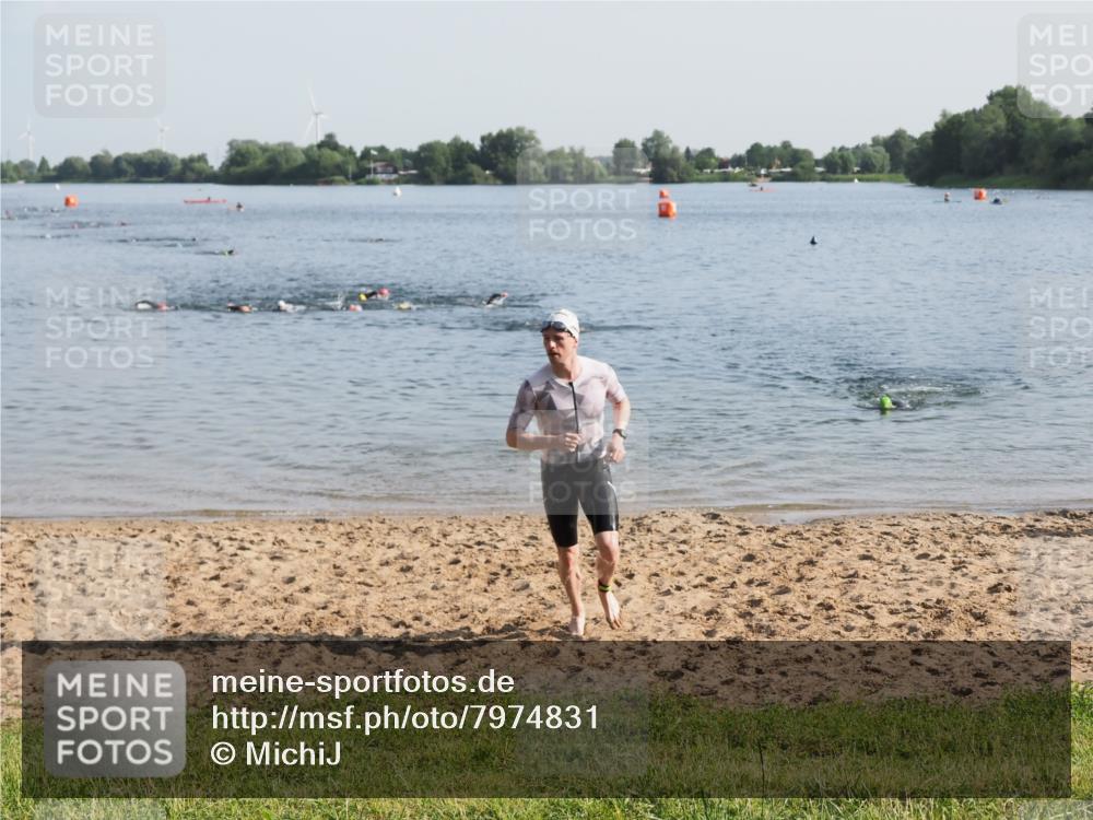 21.06.2025 - 27. Vierlanden-Triathlon MichiJ http://msf.ph/oto/7974831 15.06.2026 08:40:33 Schwimmen 7 meine-sportfotos.de