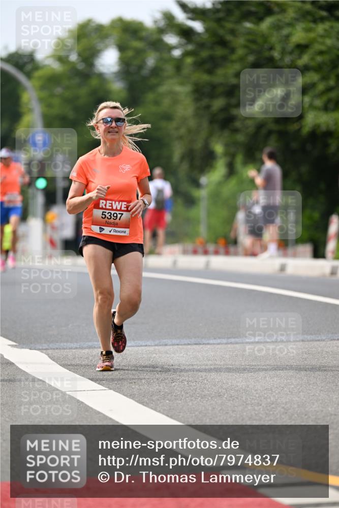 15.06.2025 - REWE Women's Run Dr. Thomas Lammeyer http://msf.ph/oto/7974837 15.06.2025 10:40:16 Laufen 5397 meine-sportfotos.de