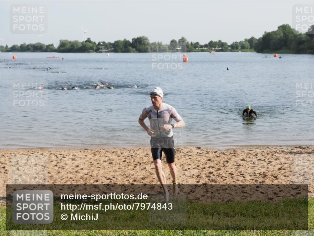 21.06.2025 - 27. Vierlanden-Triathlon MichiJ http://msf.ph/oto/7974843 15.06.2026 08:40:33 Schwimmen 7 meine-sportfotos.de