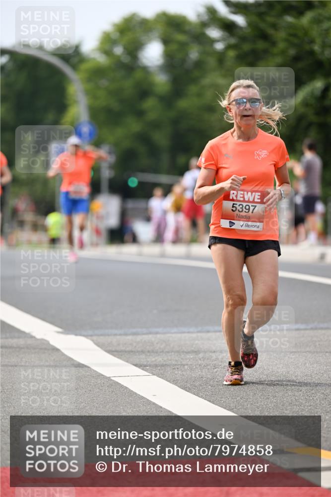 15.06.2025 - REWE Women's Run Dr. Thomas Lammeyer http://msf.ph/oto/7974858 15.06.2025 10:40:16 Laufen 5397 meine-sportfotos.de