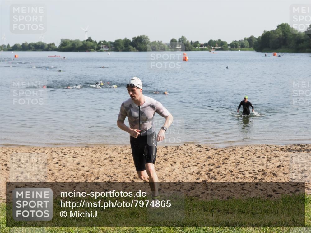 21.06.2025 - 27. Vierlanden-Triathlon MichiJ http://msf.ph/oto/7974865 15.06.2026 08:40:34 Schwimmen 7 meine-sportfotos.de