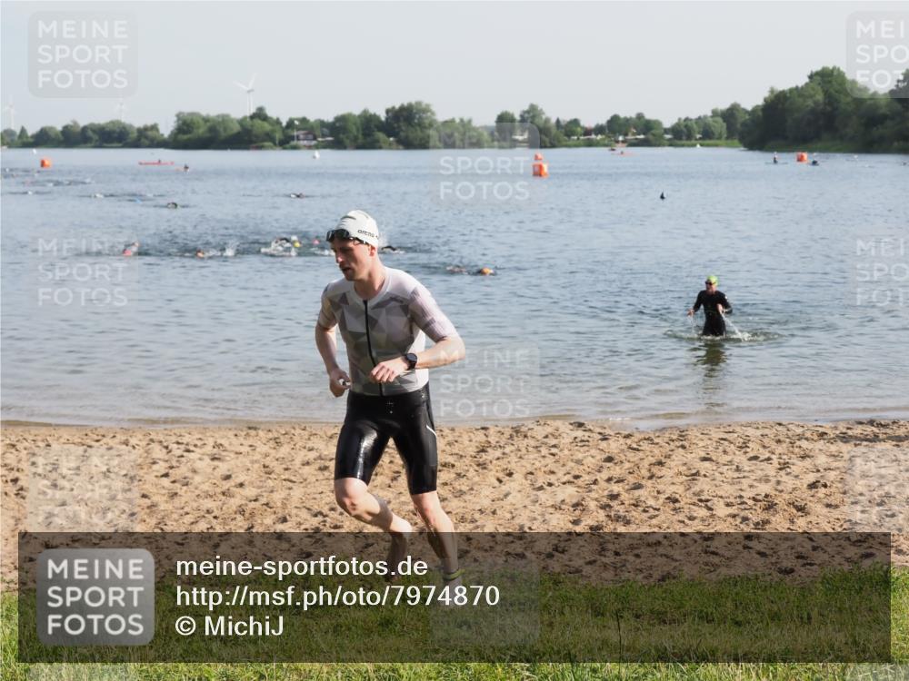 21.06.2025 - 27. Vierlanden-Triathlon MichiJ http://msf.ph/oto/7974870 15.06.2026 08:40:34 Schwimmen 7 meine-sportfotos.de