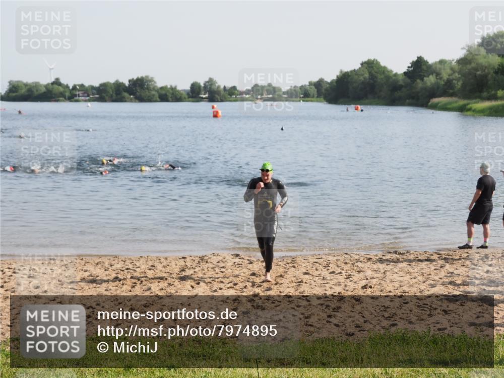21.06.2025 - 27. Vierlanden-Triathlon MichiJ http://msf.ph/oto/7974895 15.06.2026 08:40:41 Schwimmen 5, 7 meine-sportfotos.de