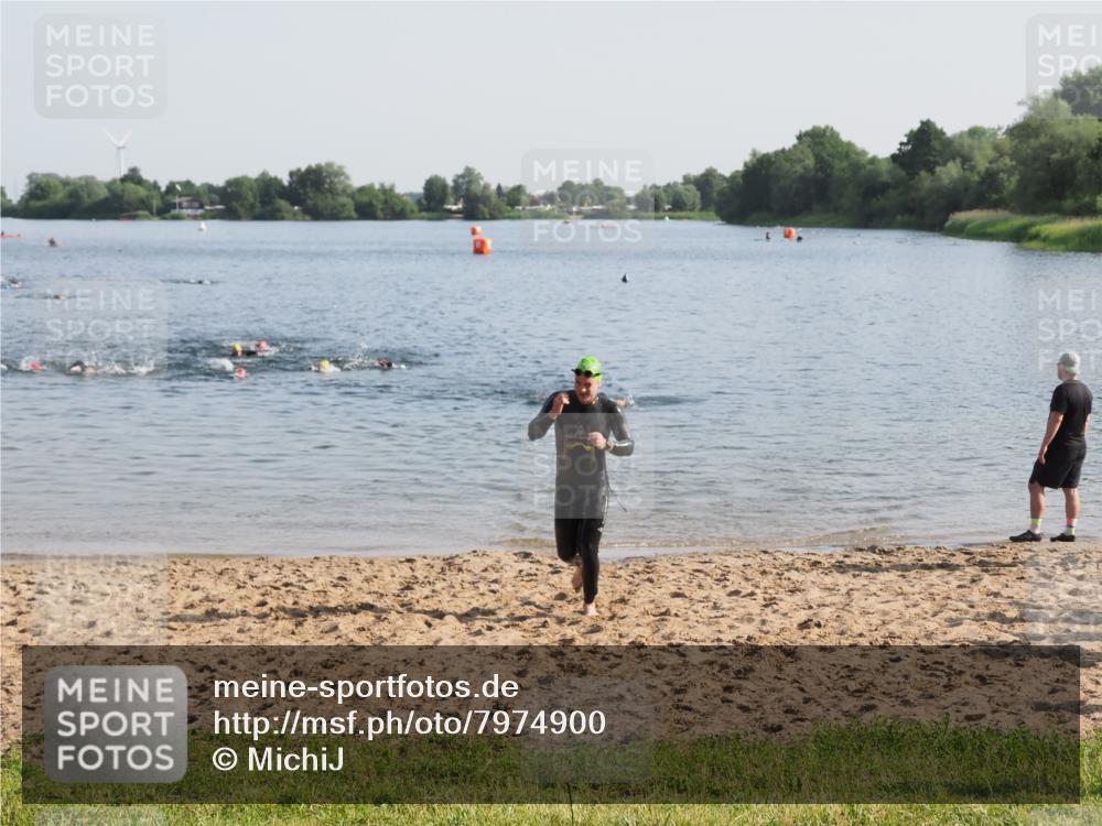21.06.2025 - 27. Vierlanden-Triathlon MichiJ http://msf.ph/oto/7974900 15.06.2026 08:40:41 Schwimmen 5, 7 meine-sportfotos.de