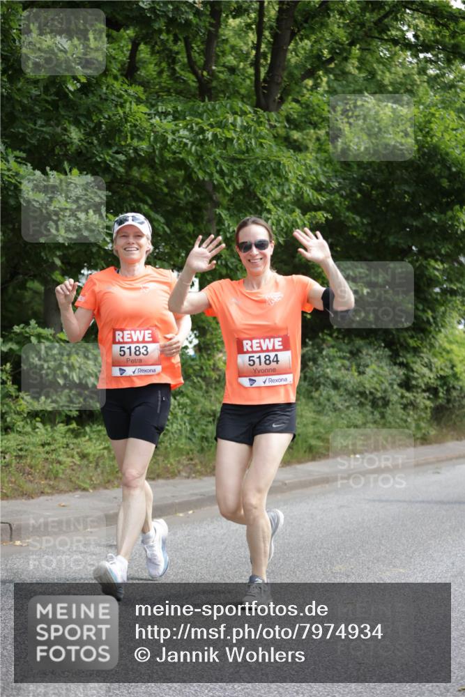 15.06.2025 - REWE Women's Run Jannik Wohlers http://msf.ph/oto/7974934 15.06.2025 10:09:42 Laufen 5183, 5184 meine-sportfotos.de