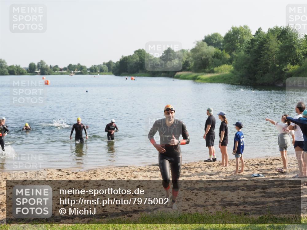 21.06.2025 - 27. Vierlanden-Triathlon MichiJ http://msf.ph/oto/7975002 15.06.2026 08:40:59 Schwimmen 99, 114, 129 meine-sportfotos.de