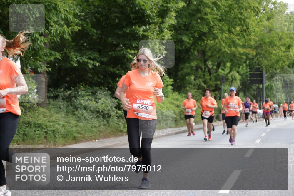 15.06.2025 - REWE Women's Run Jannik Wohlers http://msf.ph/oto/7975012 15.06.2025 10:09:51 Laufen 5540, 6444 meine-sportfotos.de