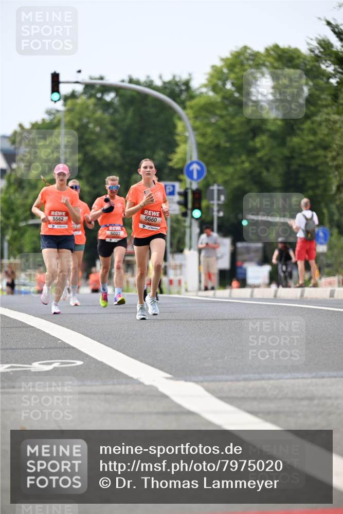15.06.2025 - REWE Women's Run Dr. Thomas Lammeyer http://msf.ph/oto/7975020 15.06.2025 10:40:26 Laufen 5562, 5027, 5660 meine-sportfotos.de