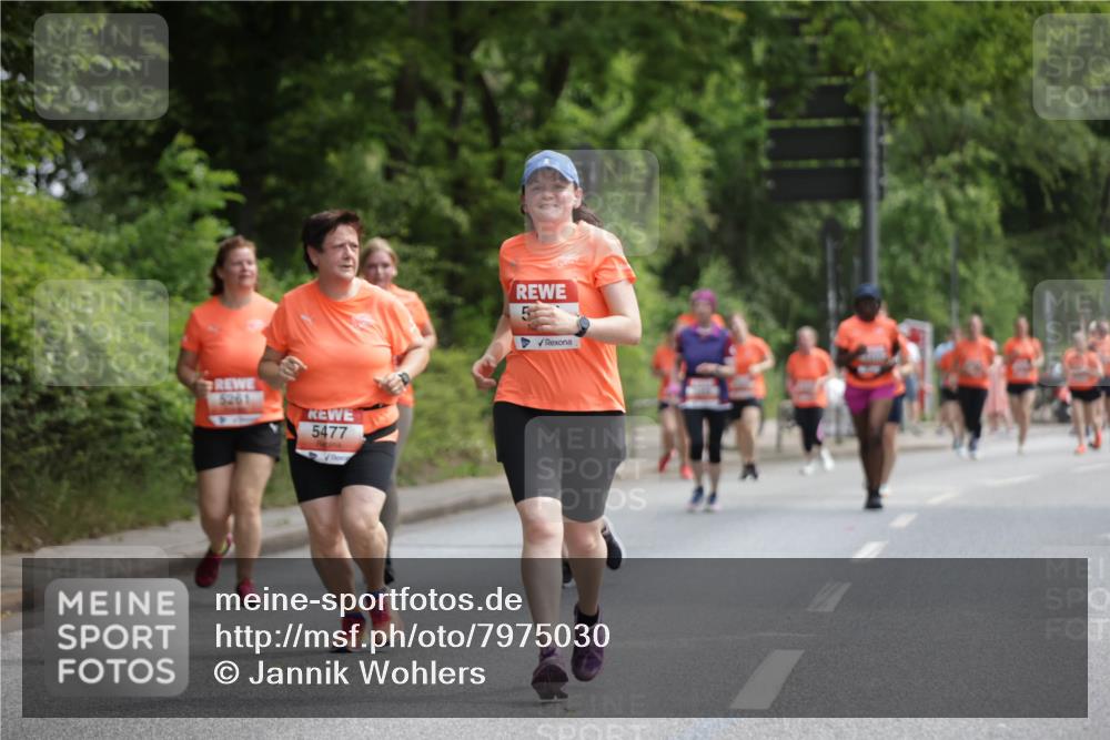 15.06.2025 - REWE Women's Run Jannik Wohlers http://msf.ph/oto/7975030 15.06.2025 10:09:53 Laufen 5261, 5477 meine-sportfotos.de