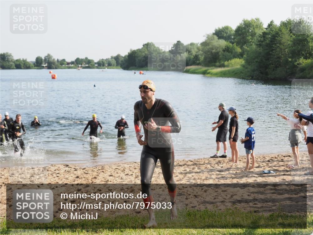 21.06.2025 - 27. Vierlanden-Triathlon MichiJ http://msf.ph/oto/7975033 15.06.2026 08:41:00 Schwimmen 99, 114, 129, 147 meine-sportfotos.de