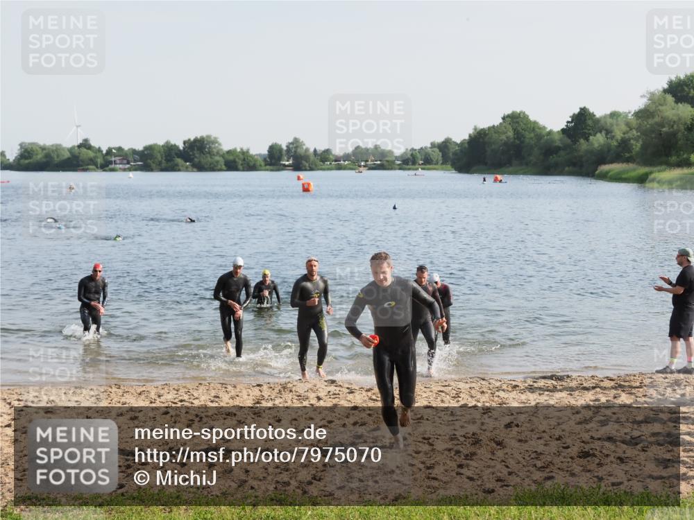 21.06.2025 - 27. Vierlanden-Triathlon MichiJ http://msf.ph/oto/7975070 15.06.2026 08:41:03 Schwimmen 99, 109, 114, 129, 147 meine-sportfotos.de