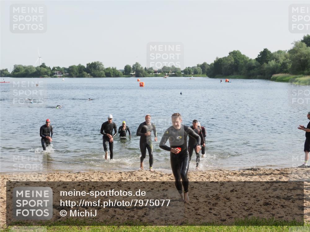 21.06.2025 - 27. Vierlanden-Triathlon MichiJ http://msf.ph/oto/7975077 15.06.2026 08:41:04 Schwimmen 99, 109, 114, 129, 147 meine-sportfotos.de
