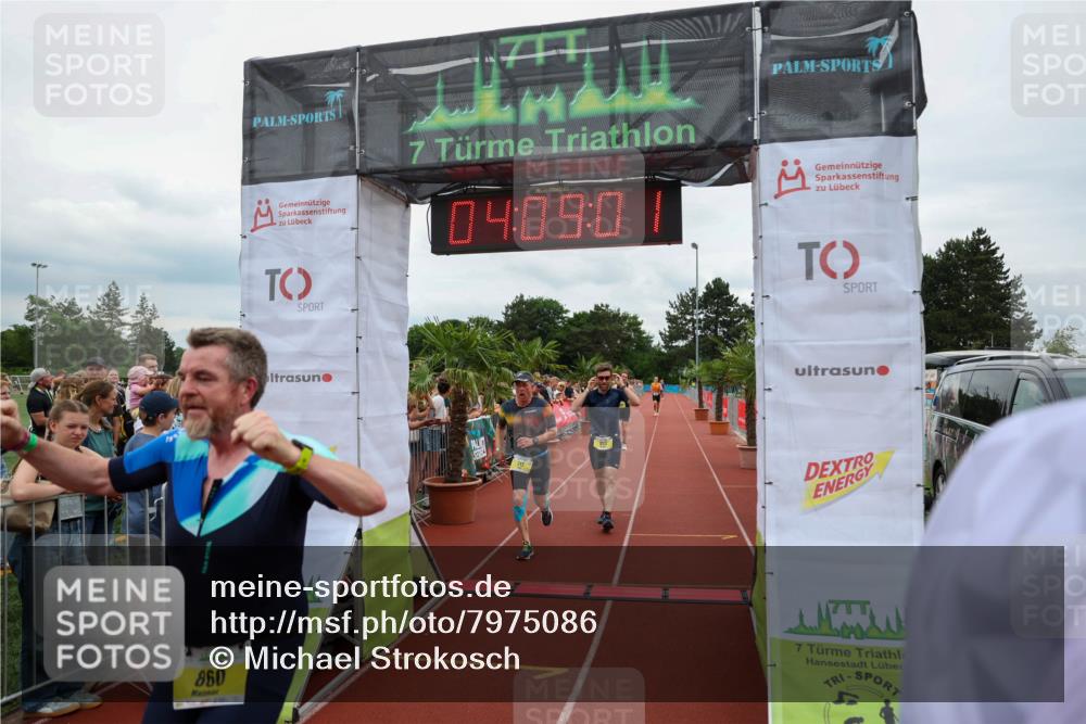 15.06.2025 - 7 Türme Triathlon Michael Strokosch http://msf.ph/oto/7975086 15.06.2025 14:09:00 Ziel 717, 860, 953, 956 meine-sportfotos.de