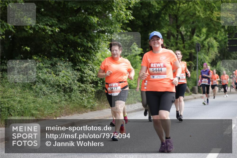 15.06.2025 - REWE Women's Run Jannik Wohlers http://msf.ph/oto/7975094 15.06.2025 10:09:54 Laufen 5477, 5444, 639 meine-sportfotos.de