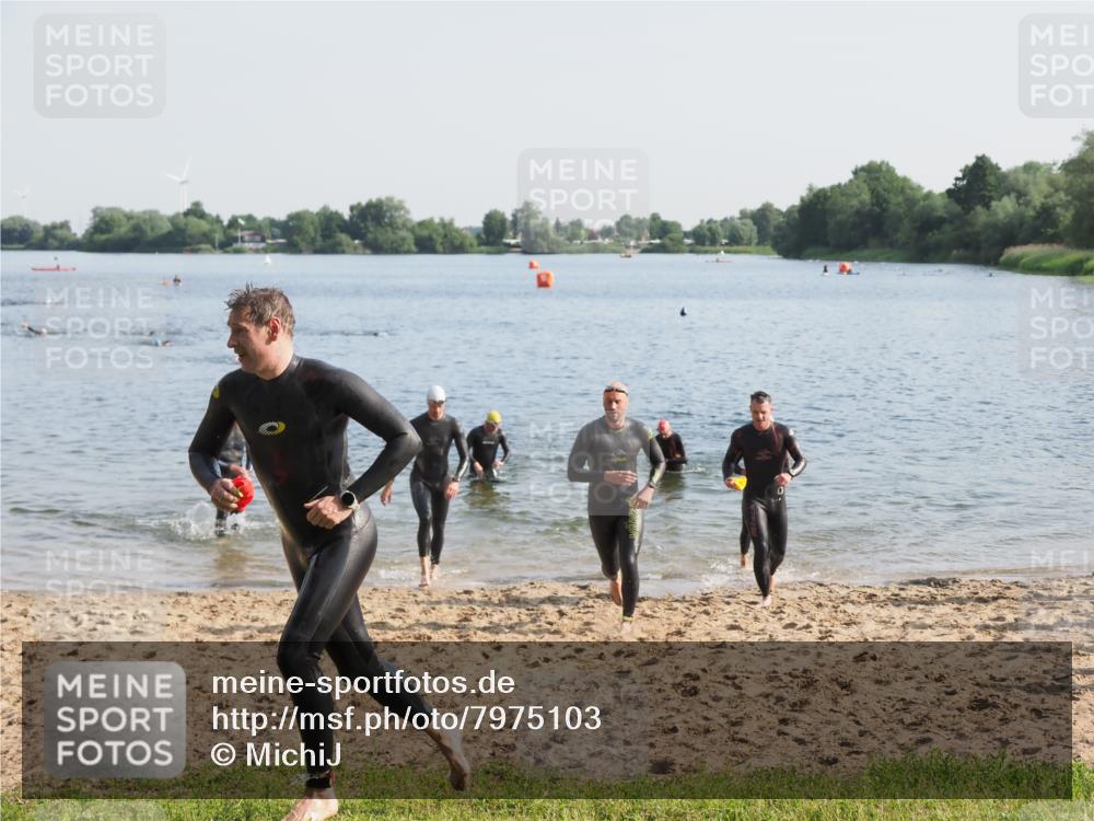 21.06.2025 - 27. Vierlanden-Triathlon MichiJ http://msf.ph/oto/7975103 15.06.2026 08:41:05 Schwimmen 99, 109, 114, 129, 138, 147 meine-sportfotos.de