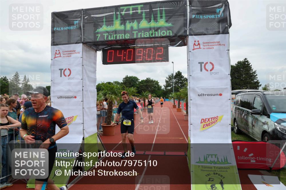 15.06.2025 - 7 Türme Triathlon Michael Strokosch http://msf.ph/oto/7975110 15.06.2025 14:09:02 Ziel 717, 860, 953, 956 meine-sportfotos.de