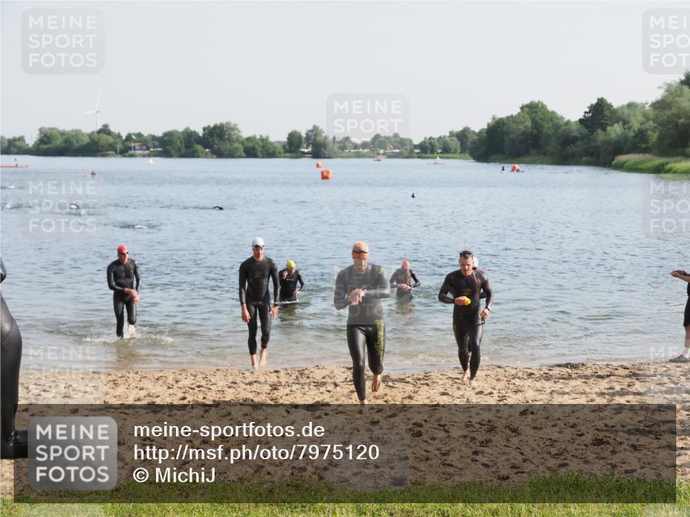 21.06.2025 - 27. Vierlanden-Triathlon MichiJ http://msf.ph/oto/7975120 15.06.2026 08:41:05 Schwimmen 99, 109, 114, 129, 138, 147 meine-sportfotos.de