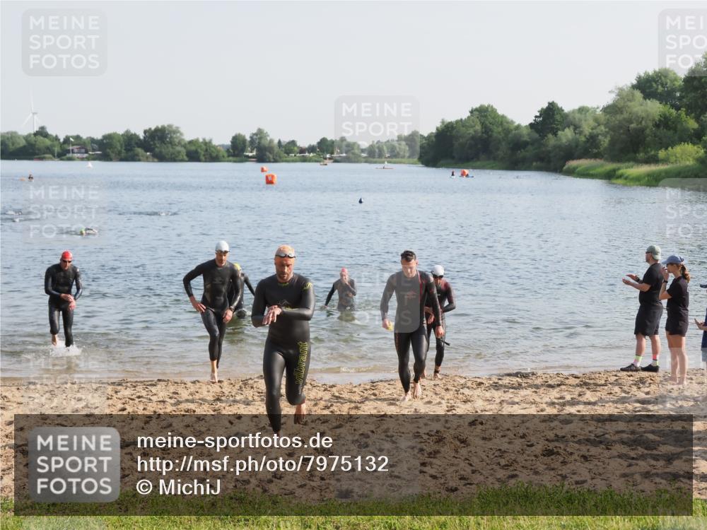 21.06.2025 - 27. Vierlanden-Triathlon MichiJ http://msf.ph/oto/7975132 15.06.2026 08:41:06 Schwimmen 99, 109, 114, 129, 138, 147, 176 meine-sportfotos.de