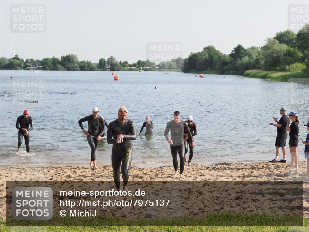 21.06.2025 - 27. Vierlanden-Triathlon MichiJ http://msf.ph/oto/7975137 15.06.2026 08:41:06 Schwimmen 99, 109, 114, 129, 138, 147, 176 meine-sportfotos.de