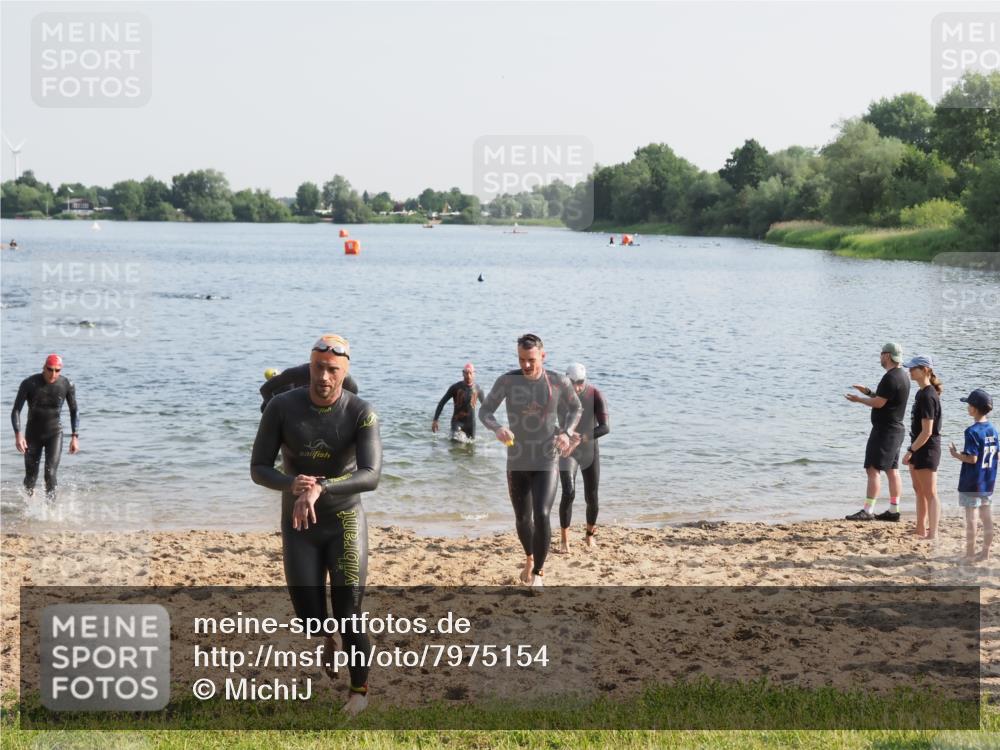 21.06.2025 - 27. Vierlanden-Triathlon MichiJ http://msf.ph/oto/7975154 15.06.2026 08:41:07 Schwimmen 99, 109, 114, 129, 138, 147, 176 meine-sportfotos.de
