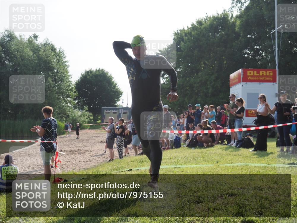 15.06.2025 - 27. Vierlanden-Triathlon KatJ http://msf.ph/oto/7975155 15.06.2025 08:29:25 Schwimmen 4, 51 meine-sportfotos.de