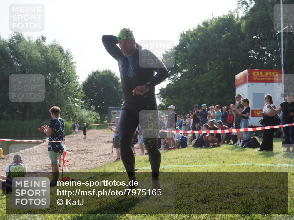 15.06.2025 - 27. Vierlanden-Triathlon KatJ http://msf.ph/oto/7975165 15.06.2025 08:29:25 Schwimmen 4, 51 meine-sportfotos.de