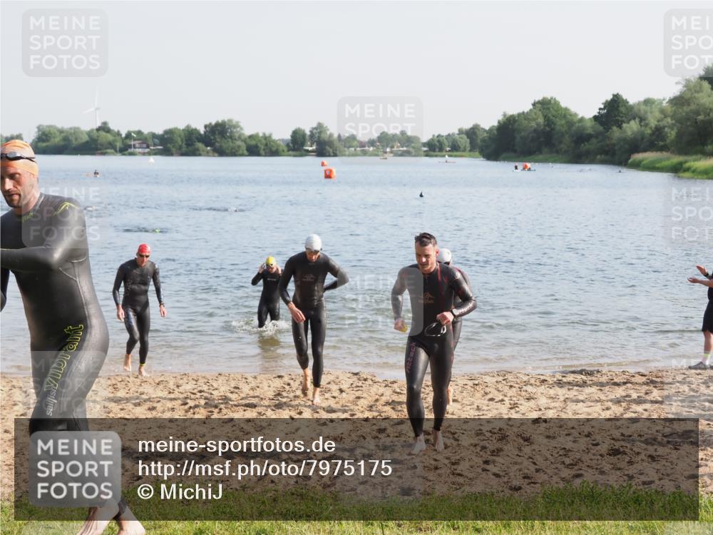 21.06.2025 - 27. Vierlanden-Triathlon MichiJ http://msf.ph/oto/7975175 15.06.2026 08:41:08 Schwimmen 22, 99, 109, 114, 129, 138, 147, 176 meine-sportfotos.de