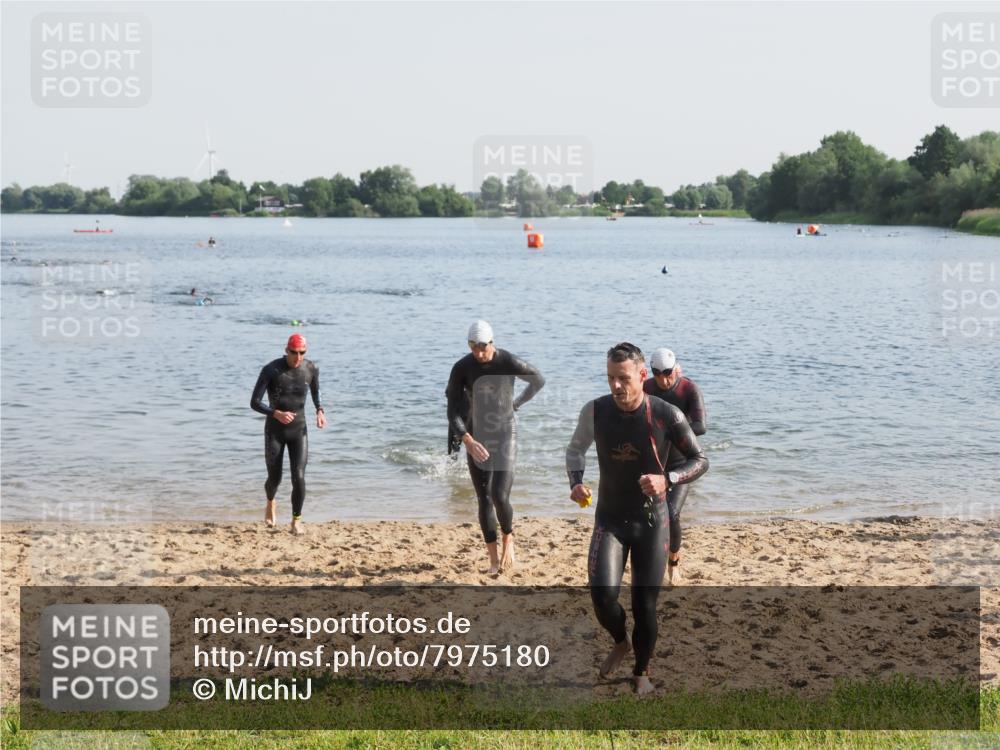 21.06.2025 - 27. Vierlanden-Triathlon MichiJ http://msf.ph/oto/7975180 15.06.2026 08:41:09 Schwimmen 22, 99, 109, 129, 138, 147, 176 meine-sportfotos.de